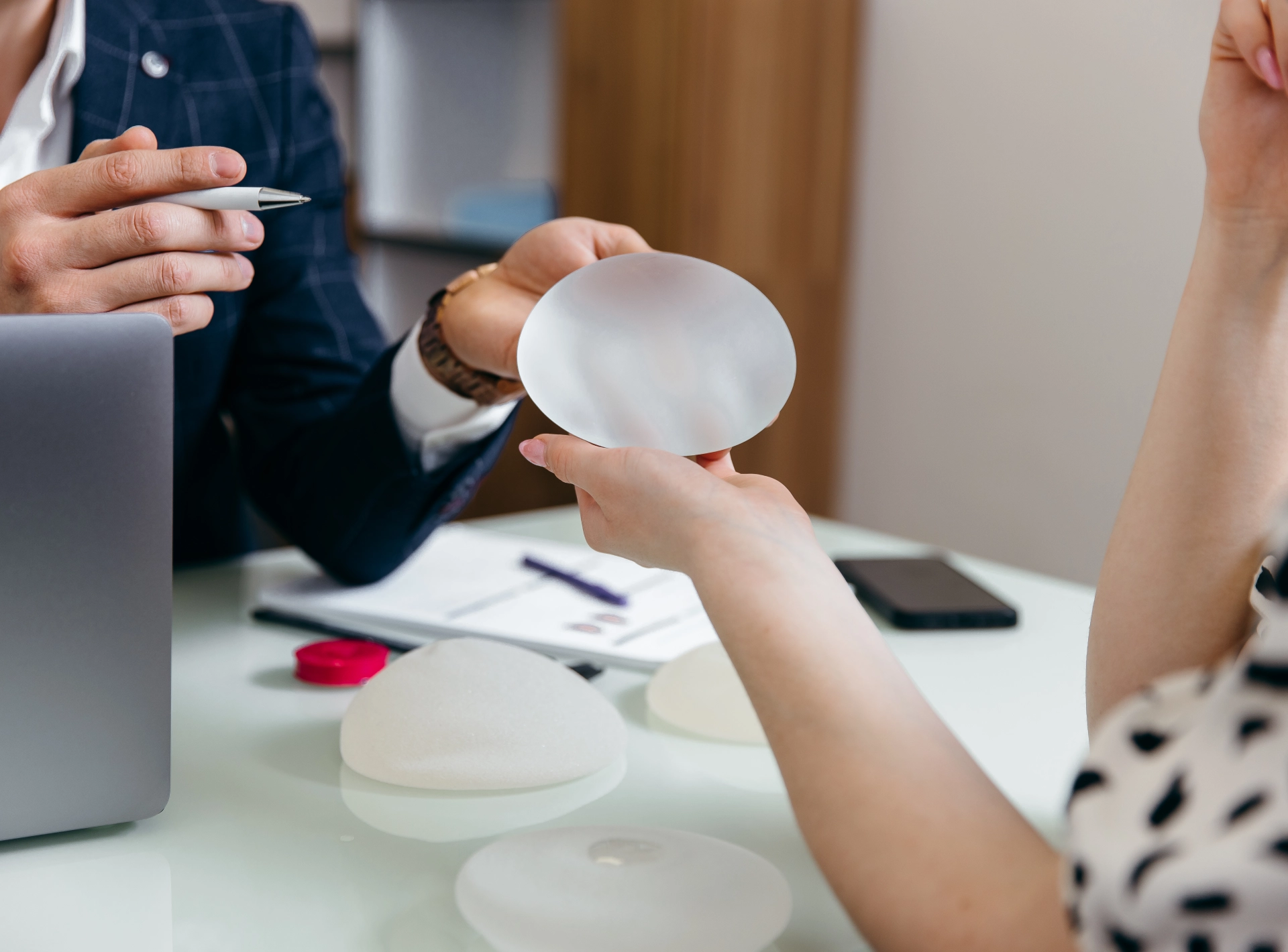 Breast Implant Sizes and 5 Questions Before Breast Augmentation