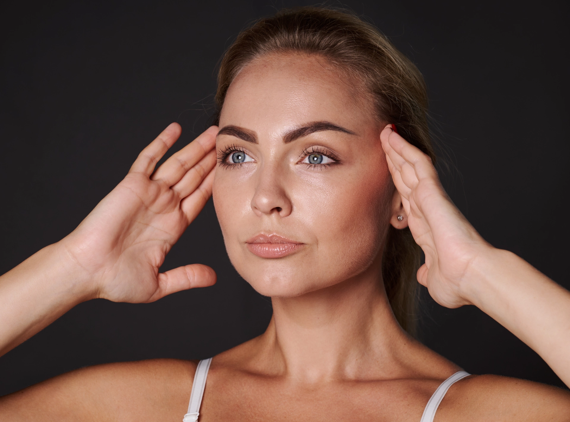 What’s the Difference Between a Facelift and Eyelid Surgery?
