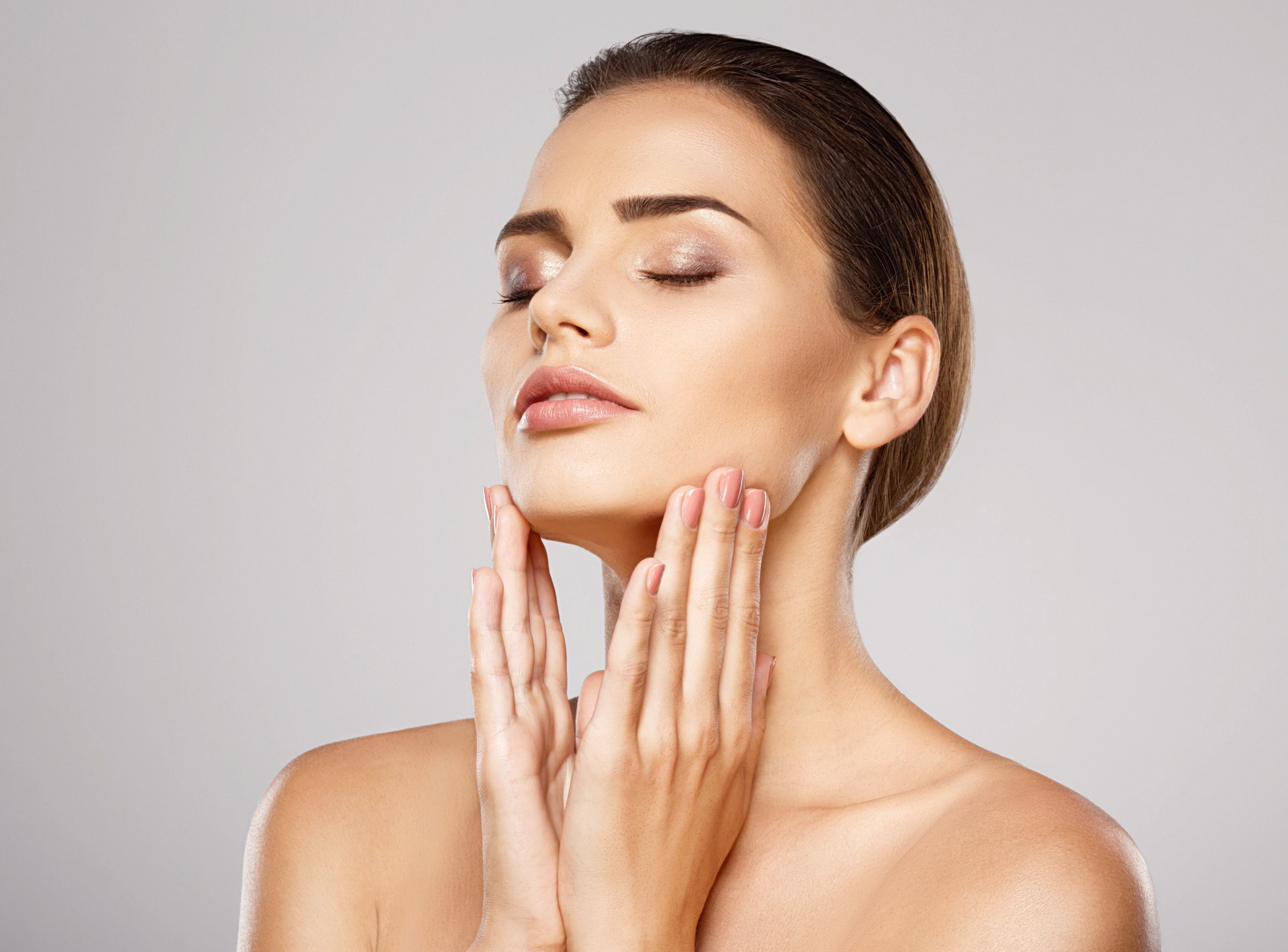 How to Tighten Skin on the Face Without Surgery