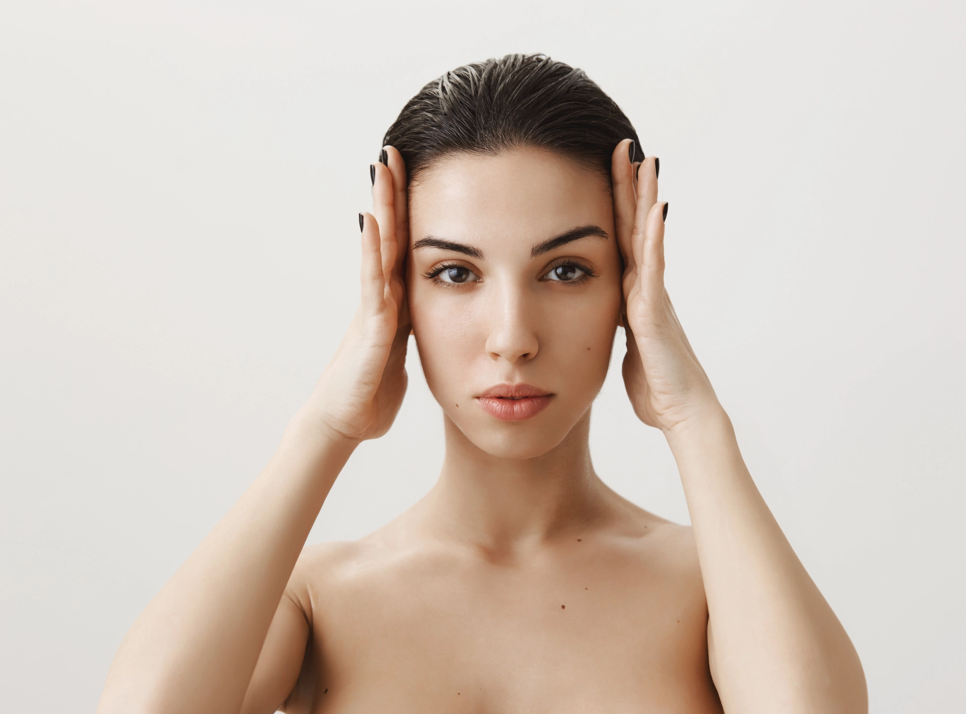 Traditional Vs. Non-surgical Facelift: Which is Right?